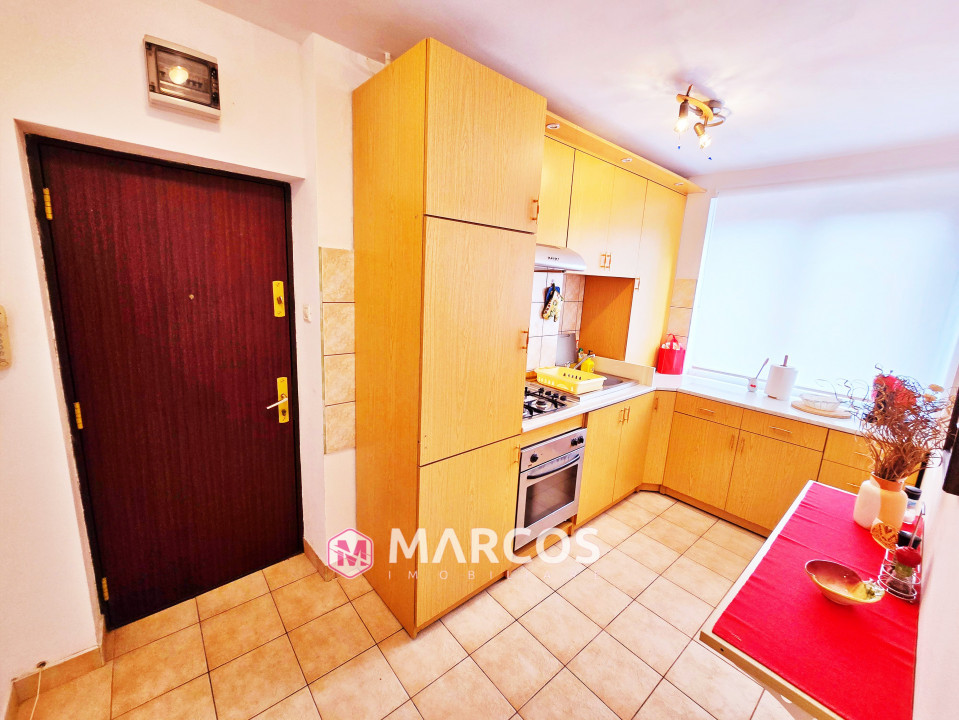 Apartament cu 2 camere de inchiriat cu garaj in zona Bloc 800 - ID 1076