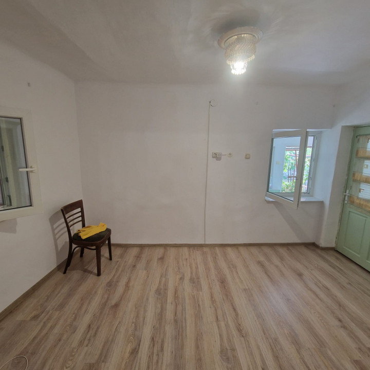 Casa cu 3 camere in Muncitoresc/ zona Catedralei ID 1046